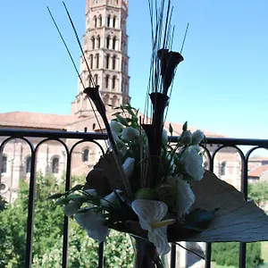 https://saint-sernin.midi-pyreneeshotels.com