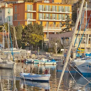 https://hotel-de-la-darse.fr-provencehotel.com